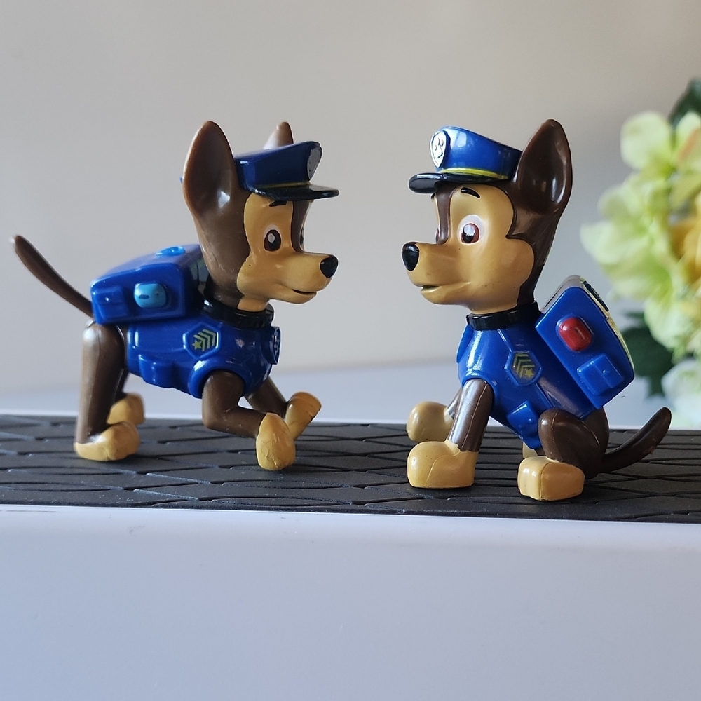 11 Pieces, Paw Patrol Rescue Team Action Figures - Red, Blue, Green. - Picture 10 of 15
